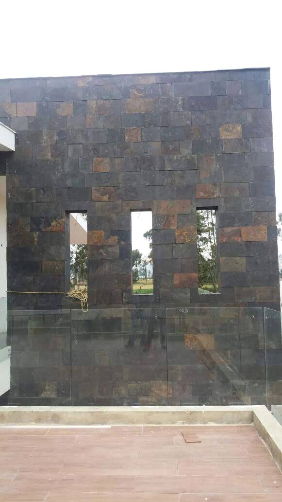 Negra — detalle